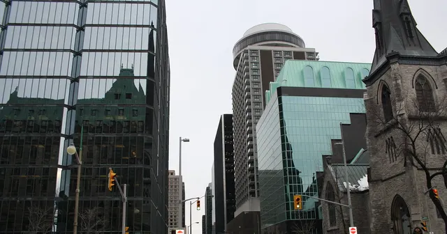 Feds 'Out in Force' Touring Ottawa Office Buildings, Brokers Say