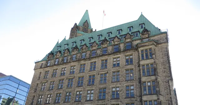 Watchdog Wants Mandatory Language Course for Managers