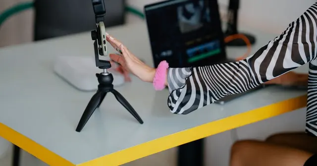 Ottawa Teen Turns Social Media Clips Into a Growing Business
