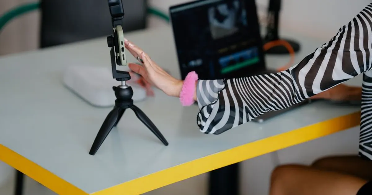 Ottawa Teen Turns Social Media Clips Into a Growing Business